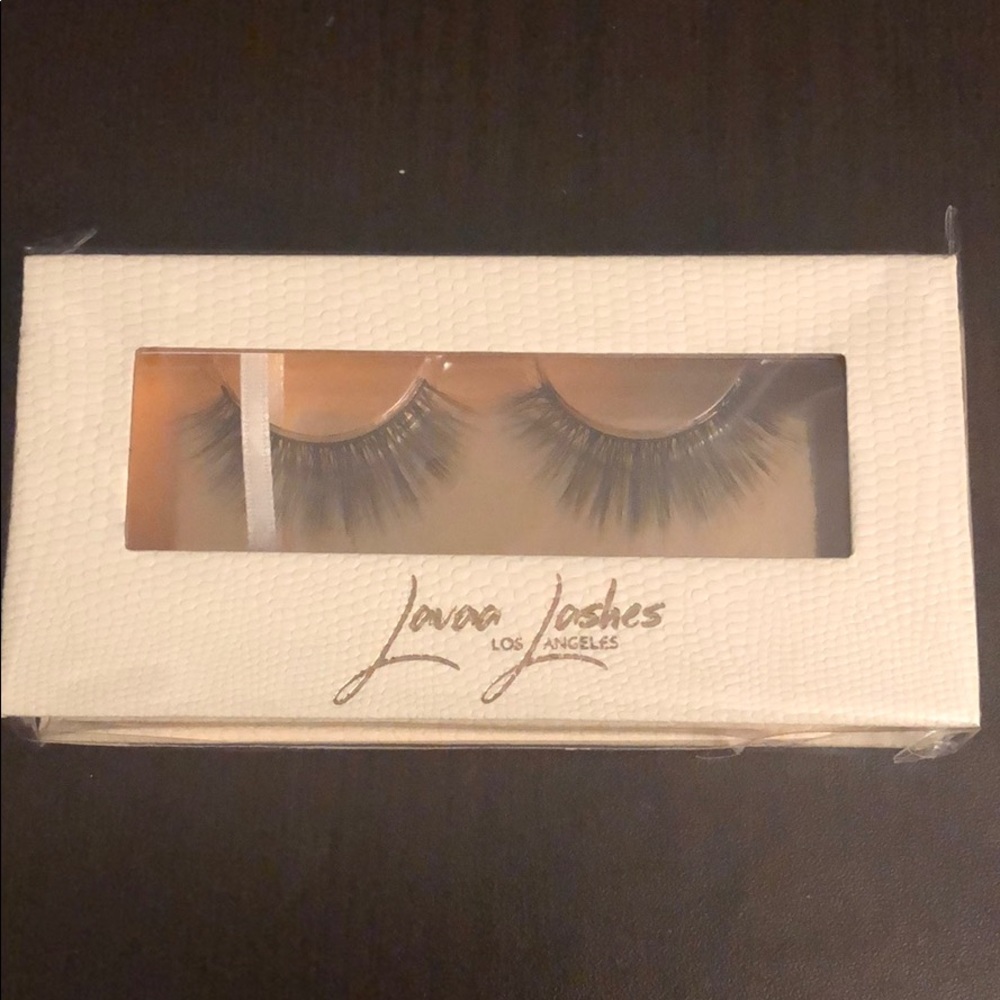 Lavaa Lashes premium faux mink false eyelashes